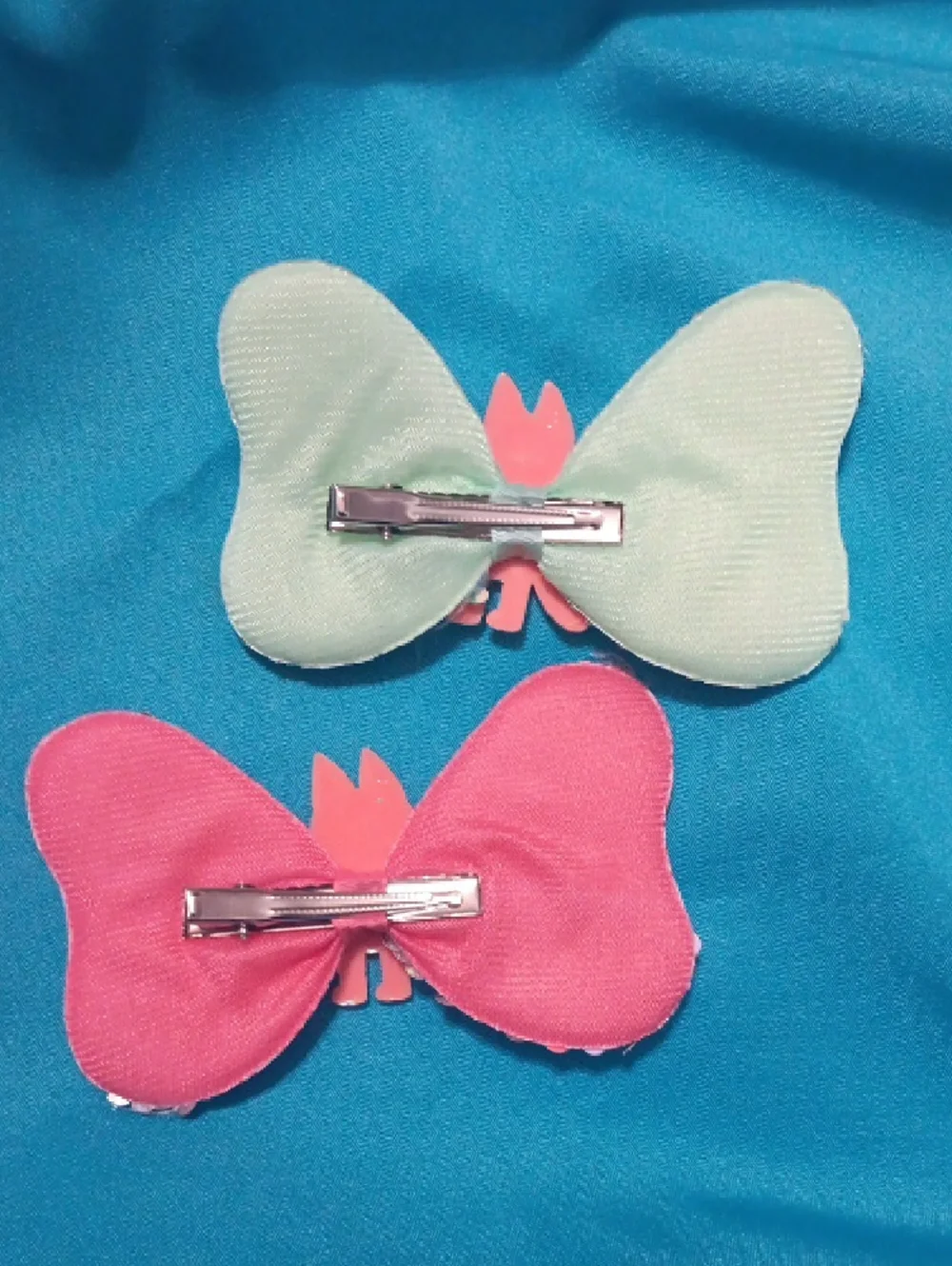 Bluey Girls Sequin Bow Hair Clips Pink and Mint. New Never Worn NOVELTY Set